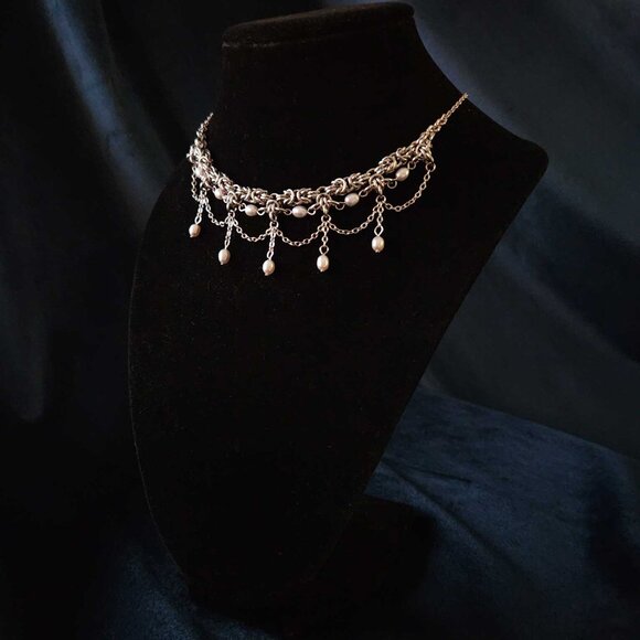 Vintage victorian gothic princess white pearl and silver chandelier necklace - Picture 3 of 9